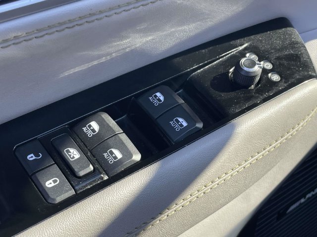 Used 2024 Jeep Wagoneer L Series II w/ Flexible Seating Group AWD/4WD image 17