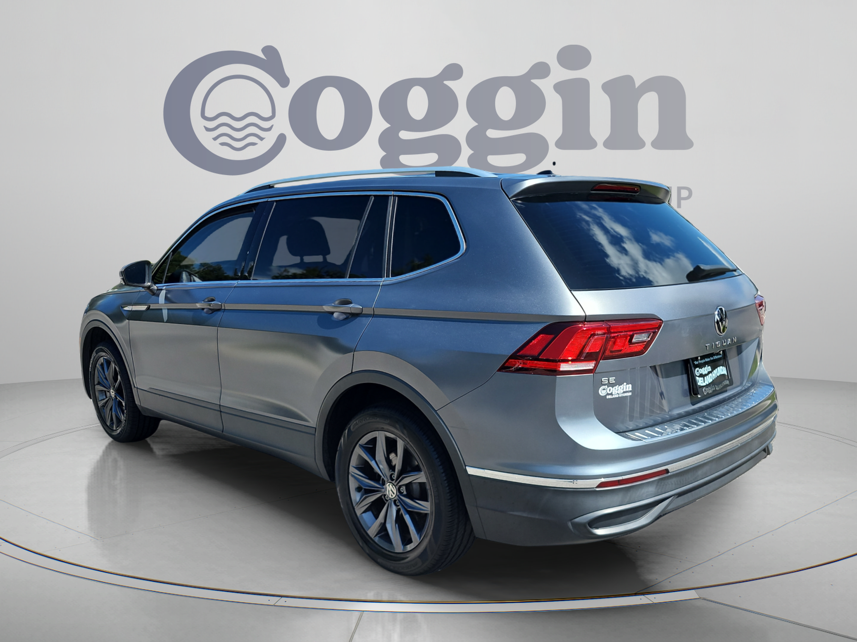 Used 2022 Volkswagen Tiguan SE FWD image 3