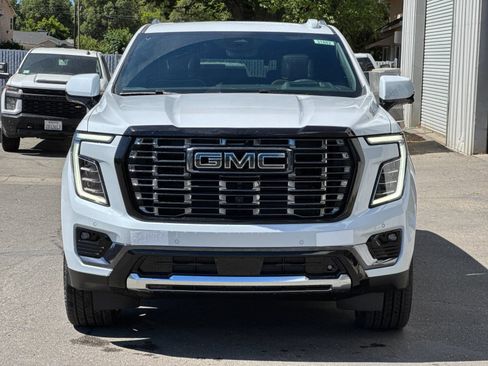 New 2026 GMC Yukon Denali Ultimate w/ LPO, Floor Liner Package AWD/4WD image 8