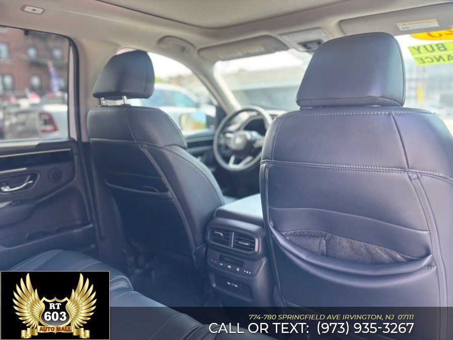 Used 2025 Honda Pilot Touring image 12