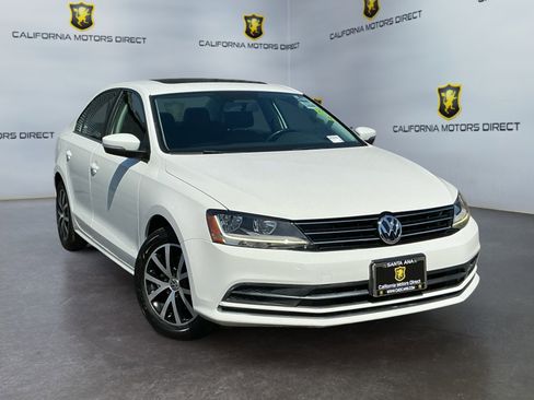 Used 2017 Volkswagen Jetta SE FWD image 3