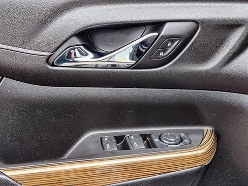 Used 2020 GMC Acadia SLE w/ LPO, Floor Liner Package image 10