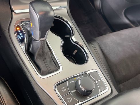 Used 2022 Jeep Grand Cherokee Laredo X image 17