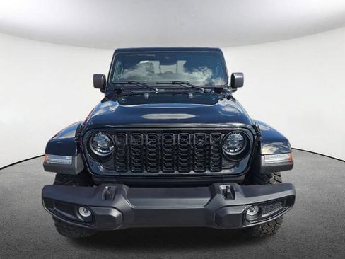 Used 2025 Jeep Gladiator Sport AWD/4WD image 2