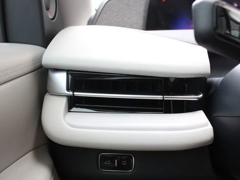 New 2026 Lincoln Navigator Reserve AWD/4WD image 38