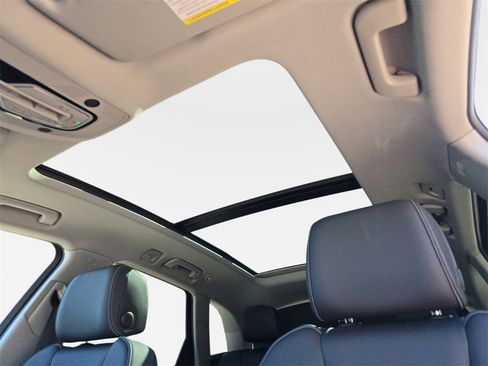 Certified 2025 Audi Q5 2.0T Premium Plus image 30