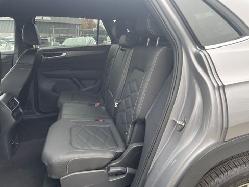 Used 2025 Volkswagen Atlas Cross Sport SE image 25