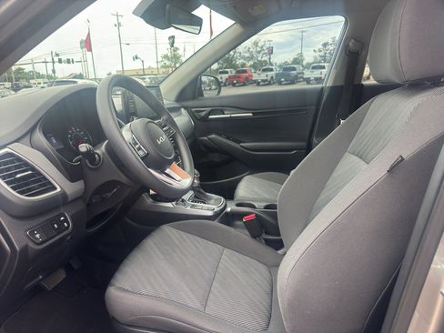 Used 2023 Kia Seltos LX AWD/4WD image 5