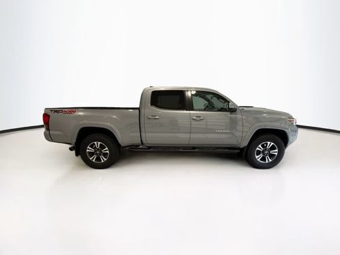 Used 2018 Toyota Tacoma TRD Sport AWD/4WD image 7
