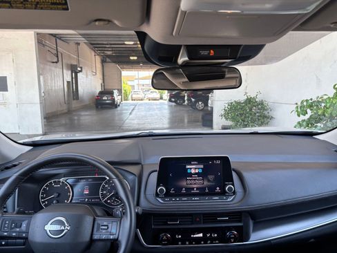Used 2025 Nissan Rogue SV FWD image 35