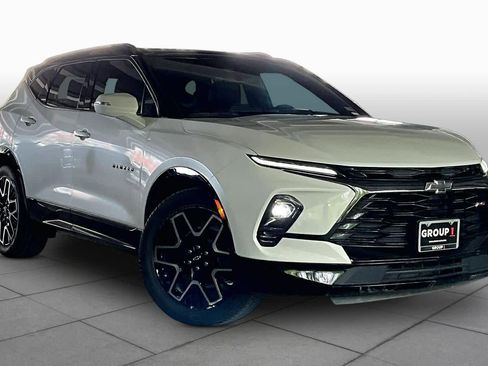 Used 2023 Chevrolet Blazer RS FWD image 2