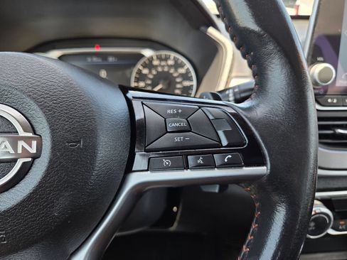 Used 2024 Nissan Altima 2.5 SR FWD image 44