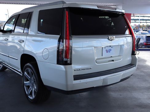 Used 2015 Cadillac Escalade Premium image 9