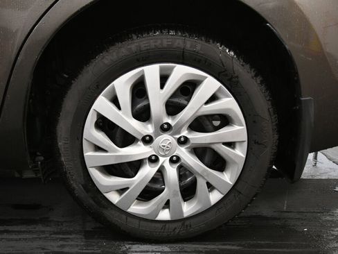 Used 2019 Toyota Corolla LE image 30