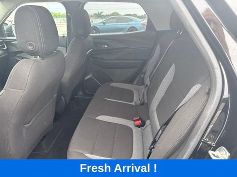 Used 2024 Chevrolet TrailBlazer LS w/ LS Convenience Package FWD image 3