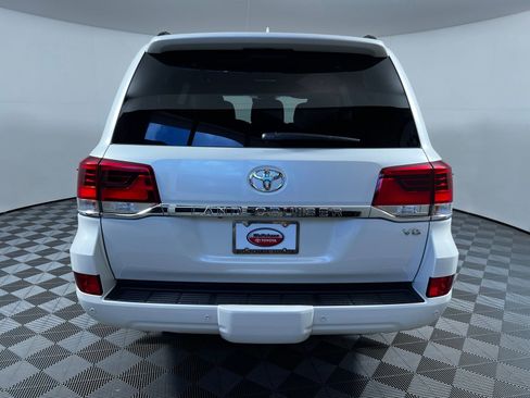 Used 2018 Toyota Land Cruiser w/ Four Season Floor Mat Package AWD/4WD image 6
