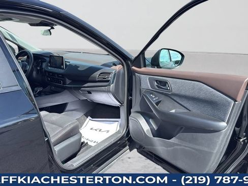 Used 2023 Nissan Rogue S AWD/4WD image 23