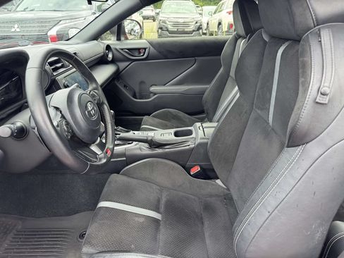 Used 2023 Toyota GR86 Premium w/ ALL Weather Mat Package (TMS) RWD image 17