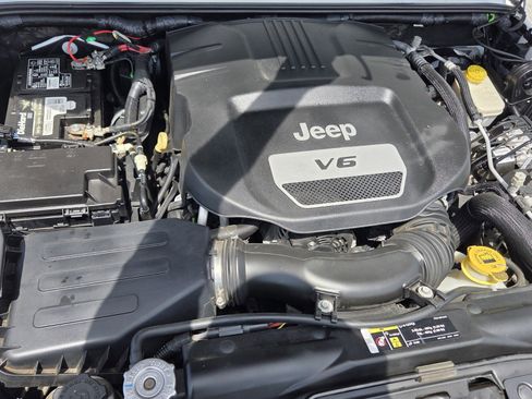 Used 2017 Jeep Wrangler Unlimited Rubicon AWD/4WD image 10