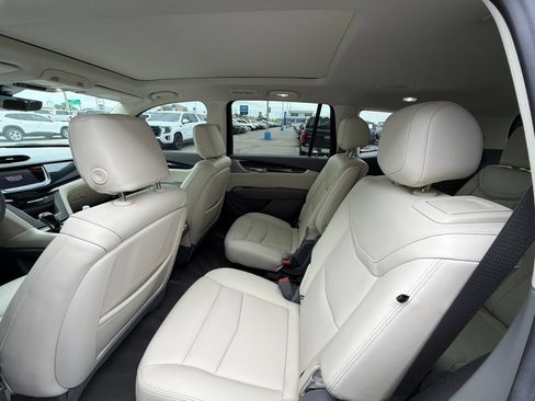 Used 2025 Cadillac XT6 Premium Luxury w/ Technology Package AWD/4WD image 6