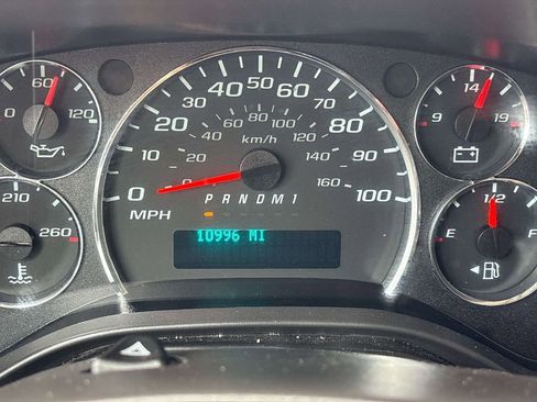 Used 2024 Chevrolet Express 2500 w/ Driver Convenience Package RWD image 22