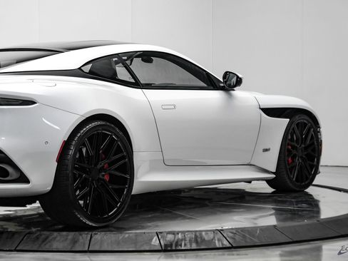 Used 2023 Aston Martin DBS Coupe RWD image 21