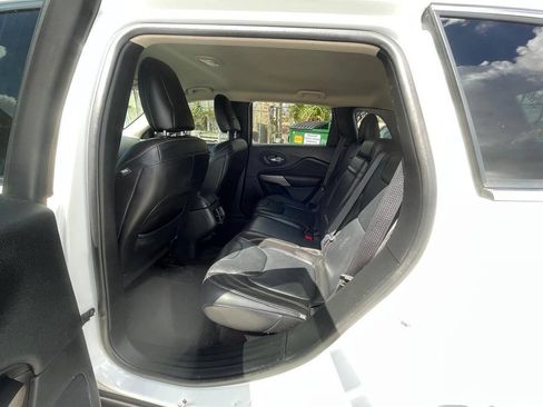 Used 2017 Jeep Cherokee Limited FWD image 6