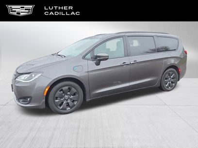 Used 2020 Chrysler Pacifica Limited w/ Advanced Safetytec Group
