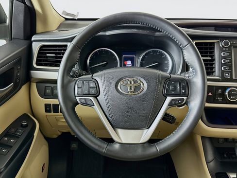 Used 2017 Toyota Highlander Limited w/ Protection Package #3 AWD/4WD image 18