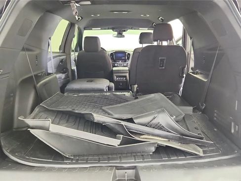 Used 2023 Chevrolet Traverse LT FWD image 19