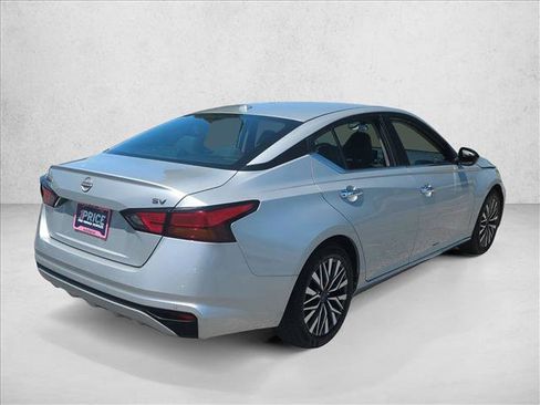Used 2024 Nissan Altima 2.5 SV FWD image 5
