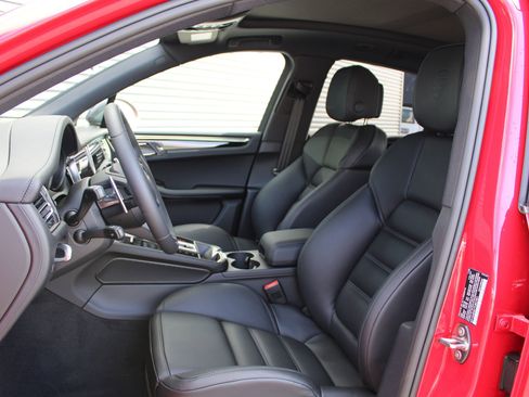 New 2026 Porsche Macan Turbo image 5