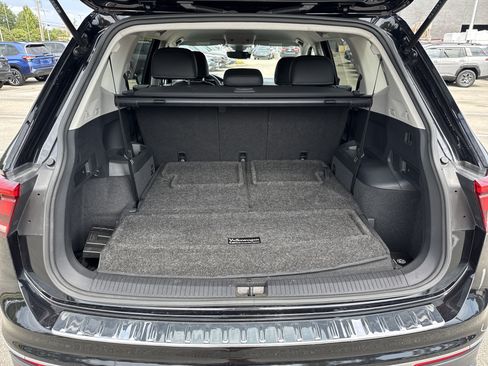 Used 2023 Volkswagen Tiguan SE FWD image 13