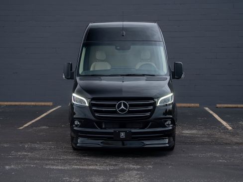 Used 2024 Mercedes-Benz Sprinter 3500 image 5