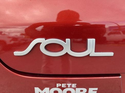 Used 2022 Kia Soul LX FWD image 12