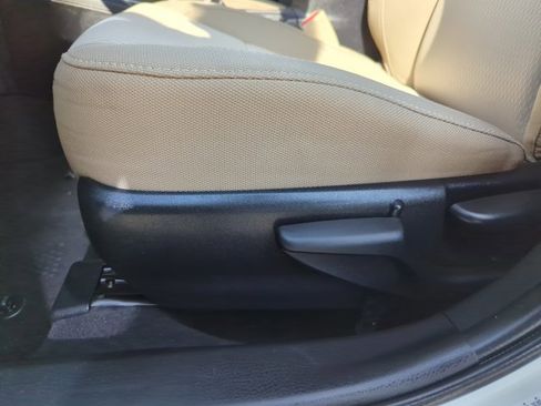 Used 2016 Toyota Corolla LE image 13