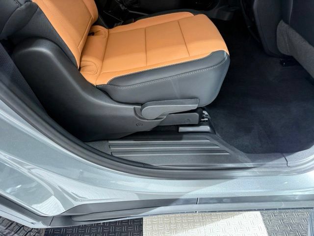 New 2027 Chevrolet Traverse Z71 w/ Enhanced Driving Package AWD/4WD image 28