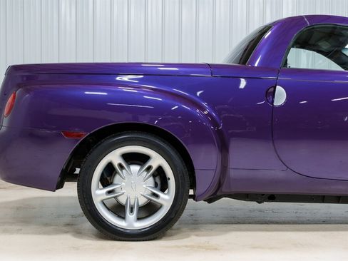 Used 2004 Chevrolet SSR w/ Preferred Equipment Group RWD image 23