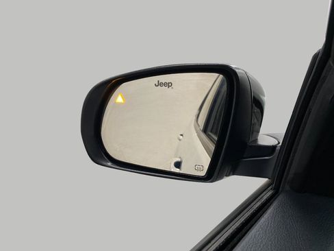 Used 2025 Jeep Compass Trailhawk AWD/4WD image 19