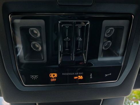 Certified 2025 Volkswagen Tiguan SE R-Line AWD/4WD image 35
