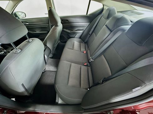 Used 2025 Nissan Altima 2.5 SV image 25