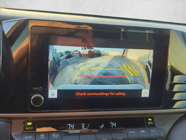 Used 2025 Toyota Camry SE w/ Convenience Package FWD image 17