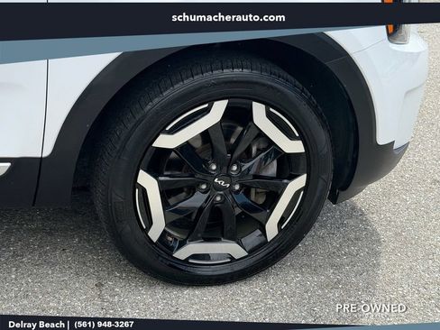 Used 2023 Kia Telluride EX w/ EX Captain's Chair Package AWD/4WD image 9