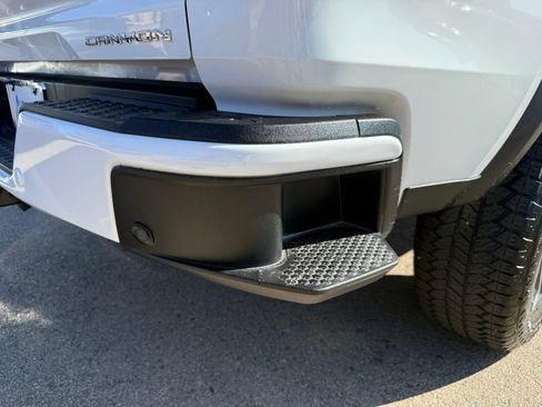 Used 2024 GMC Canyon Denali AWD/4WD image 7