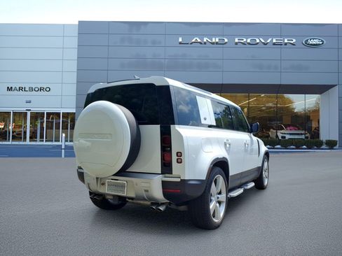 Used 2024 Land Rover Defender 110 SE AWD/4WD image 2