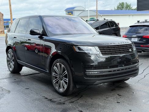 Used 2023 Land Rover Range Rover SE AWD/4WD image 3