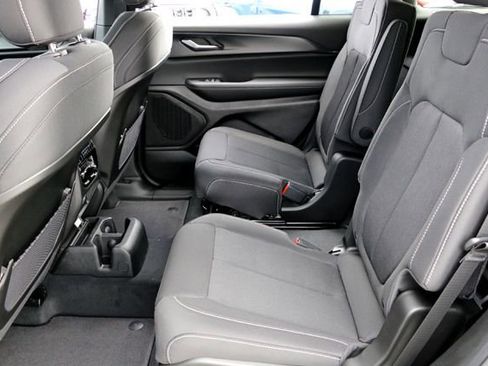 New 2025 Jeep Grand Cherokee L Laredo image 18