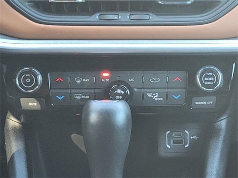 Certified 2024 Jeep Compass Limited image 29