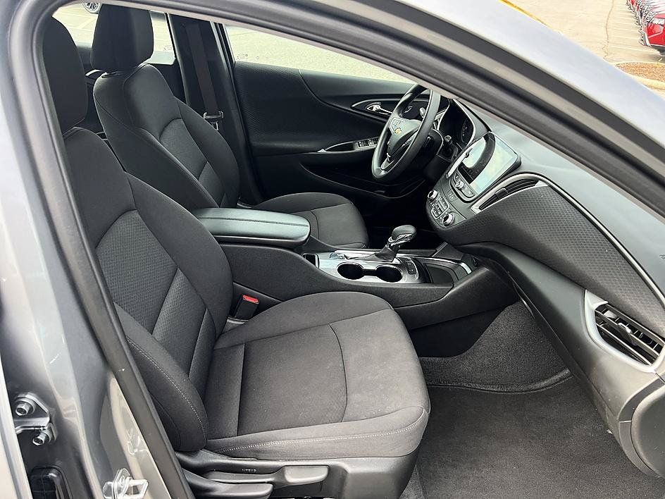 Used 2025 Chevrolet Malibu LT FWD image 17