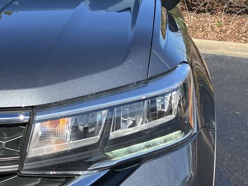 Used 2024 Volkswagen Taos SE image 5